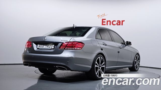 Mercedes-Benz E-Class E220 Bluetec Avantgarde Sport — пробег 226 883 км — фото 2 из 5