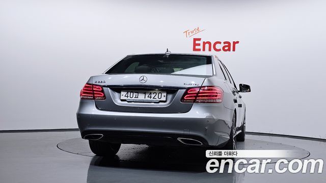 Mercedes-Benz E-Class E220 Bluetec Avantgarde Sport — пробег 226 883 км — фото 4 из 5