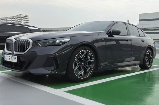 BMW 5-Series 530e M Sport — пробег 56 232 км — фото 2 из 5