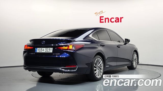 Lexus ES Executive — пробег 21 475 км — фото 2 из 5
