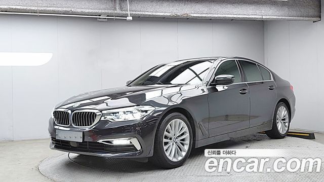 BMW 5-Series 520d Luxury Plus — пробег 68 628 км — фото 1 из 5