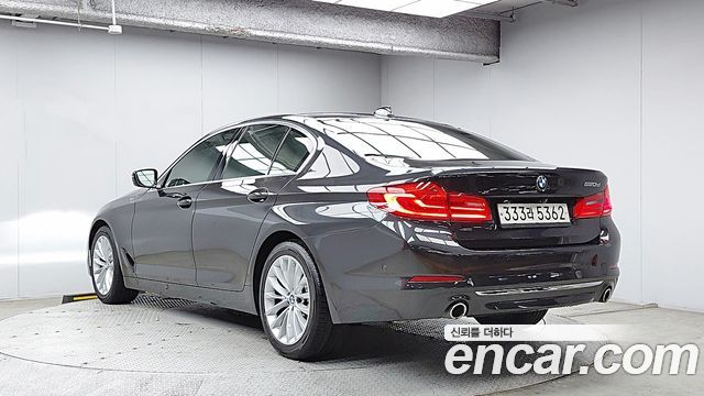 BMW 5-Series 520d Luxury Plus — пробег 68 628 км — фото 2 из 5