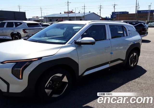 Kia EV3 Long Range 2WD Earth — пробег 1 км — фото 2 из 5