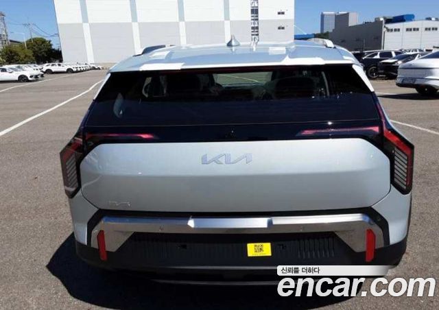 Kia EV3 Long Range 2WD Earth — пробег 1 км — фото 3 из 5