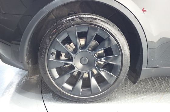 Tesla Model Y RWD — пробег 65 819 км — фото 5 из 5