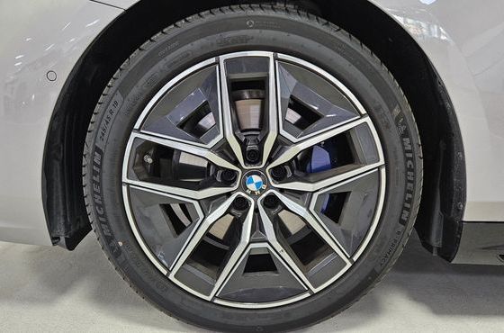 BMW 5-Series 520i M Sport — пробег 4 150 км — фото 5 из 5