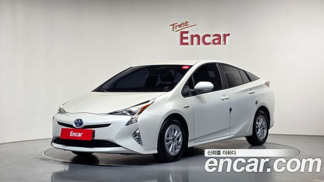 Toyota Prius 1.8 E — пробег 35 109 км — фото 1 из 5