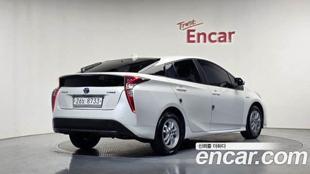 Toyota Prius 1.8 E — пробег 35 109 км — фото 2 из 5