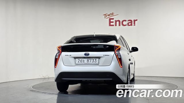 Toyota Prius 1.8 E — пробег 35 109 км — фото 4 из 5