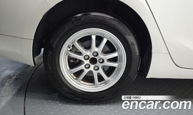 Toyota Prius 1.8 E — пробег 35 109 км — фото 5 из 5