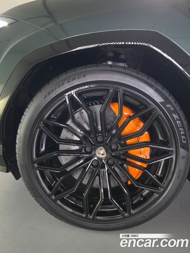 Lamborghini Urus из Кореи Encar