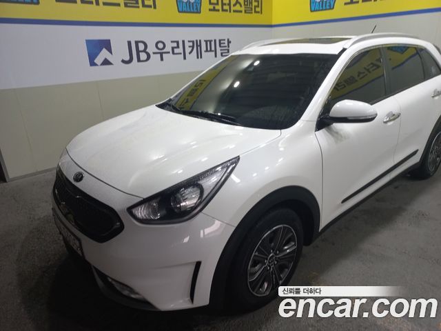 Kia Niro Prestige — пробег 108 406 км — фото 1 из 5