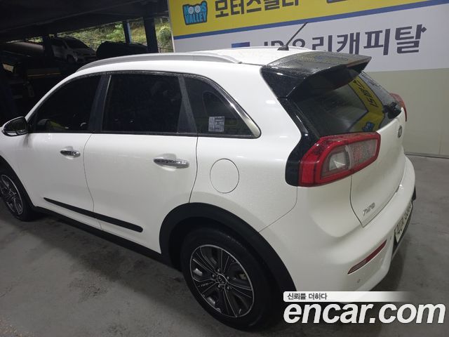 Kia Niro Prestige — пробег 108 406 км — фото 2 из 5