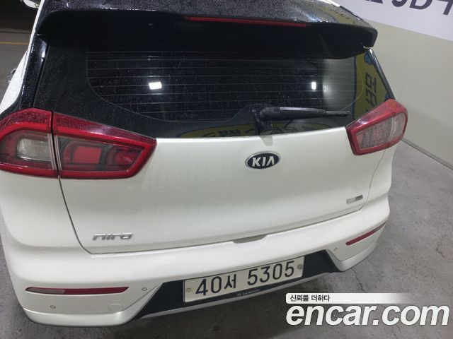 Kia Niro Prestige — пробег 108 406 км — фото 4 из 5