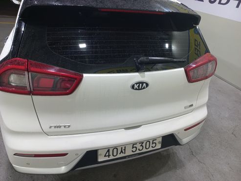 Kia Niro Prestige — пробег 108 406 км — фото 4 из 5
