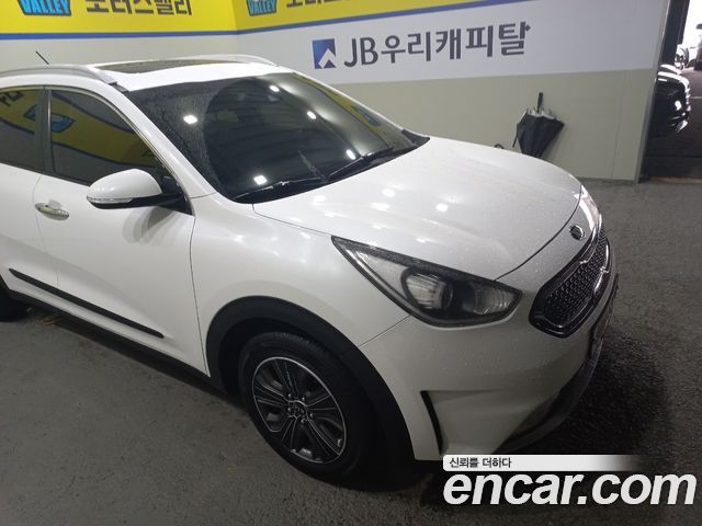 Kia Niro Prestige — пробег 108 406 км — фото 5 из 5