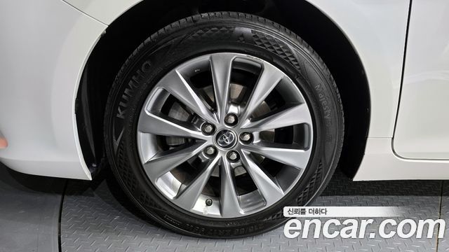 Toyota Camry Hybrid LE — пробег 128 185 км — фото 5 из 5