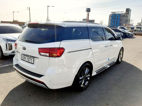Kia Carnival 9-seater Prestige — пробег 180 000 км — фото 4 из 5
