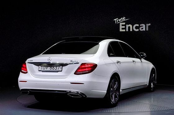 Mercedes-Benz E-Class E300 Avantgarde — пробег 37 796 км — фото 2 из 5
