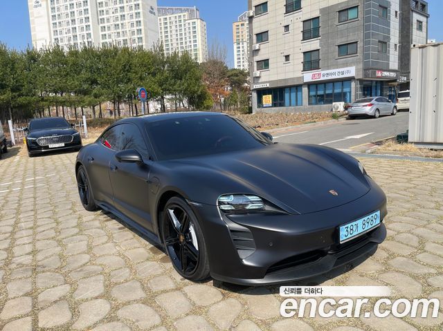 Porsche Taycan GTS — пробег 37 500 км — фото 5 из 5