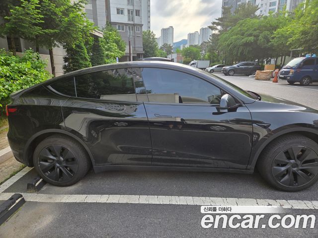 Tesla Model Y RWD — пробег 13 000 км — фото 3 из 5