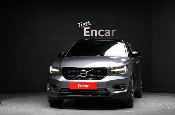 Volvo XC40 T4 R-Design — пробег 127 235 км — фото 3 из 5