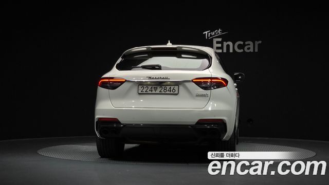 Maserati Levante из Кореи Encar