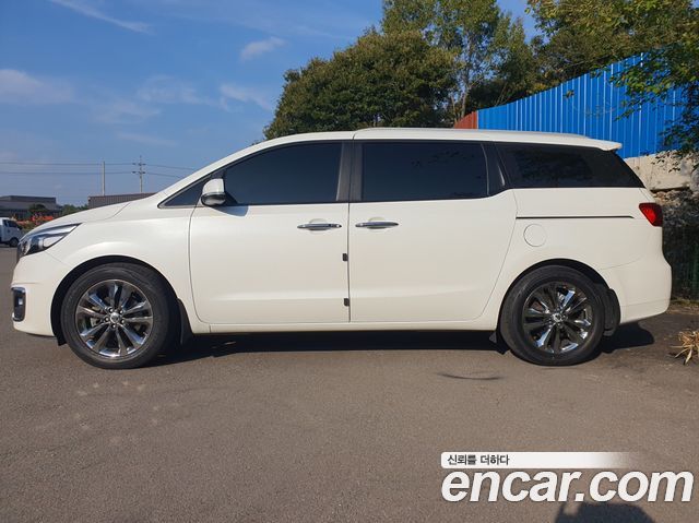 Kia Carnival 9-seater Noblesse — пробег 143 452 км — фото 3 из 5