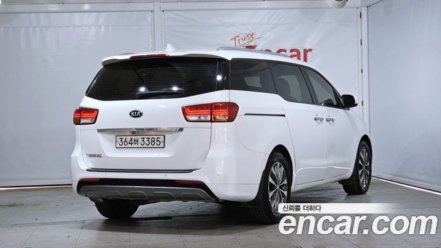 Kia Carnival 9-seater Luxury — пробег 188 716 км — фото 2 из 5