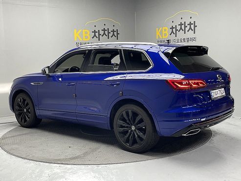 Volkswagen Touareg 3.0 TDI R-Line — пробег 35 710 км — фото 2 из 5