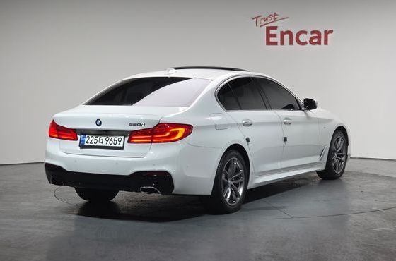 BMW 5-Series 520d M Sport package — пробег 107 660 км — фото 2 из 5
