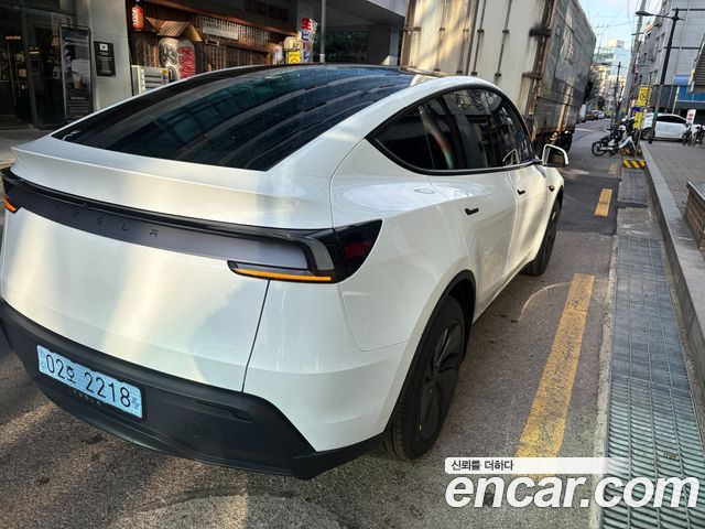 Tesla Model Y RWD — пробег 550 км — фото 4 из 5