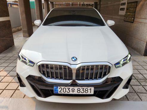 BMW 5-Series 520i M Sport — пробег 900 км — фото 1 из 5