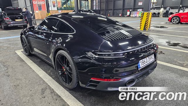 Porsche 911 Carrera GTS — пробег 9 700 км — фото 3 из 5