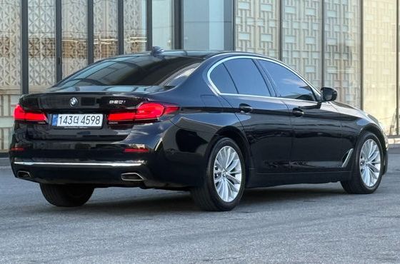 BMW 5-Series 520i Luxury — пробег 62 689 км — фото 2 из 5