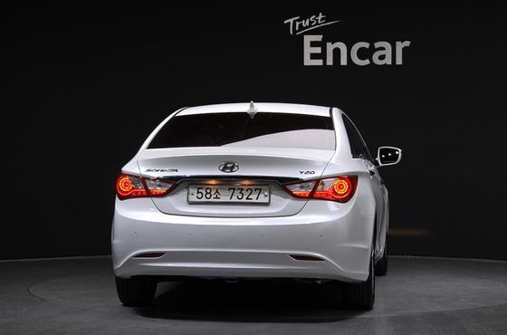 Hyundai Sonata Premier — пробег 129 801 км — фото 4 из 5