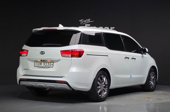 Kia Carnival 9-seater Prestige — пробег 89 469 км — фото 2 из 5