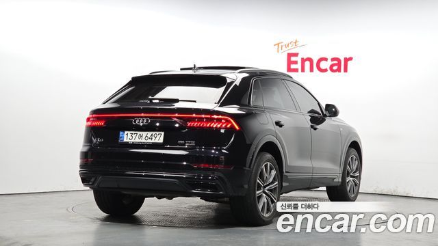 Audi Q8 55 TFSI Quattro Premium — пробег 123 617 км — фото 2 из 5