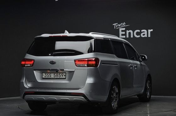 Kia Carnival 9-seater Prestige — пробег 101 197 км — фото 2 из 5
