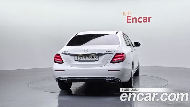 Mercedes-Benz E-Class E300 4MATIC Exclusive — пробег 97 135 км — фото 4 из 5