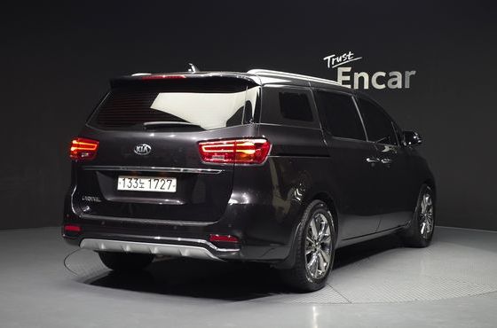 Kia Carnival Gasoline 9-Seater Prestige — пробег 180 959 км — фото 2 из 5