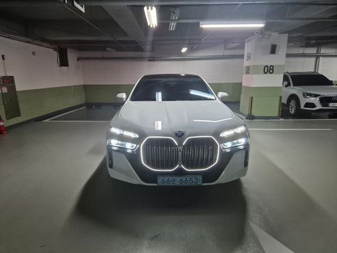 BMW i7 eDrive 50 M Sport — пробег 94 500 км — фото 3 из 5