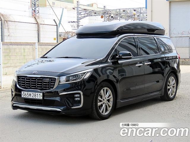 Kia Carnival 9-Seater Hi-Limousine Prestige — пробег 256 046 км — фото 2 из 5