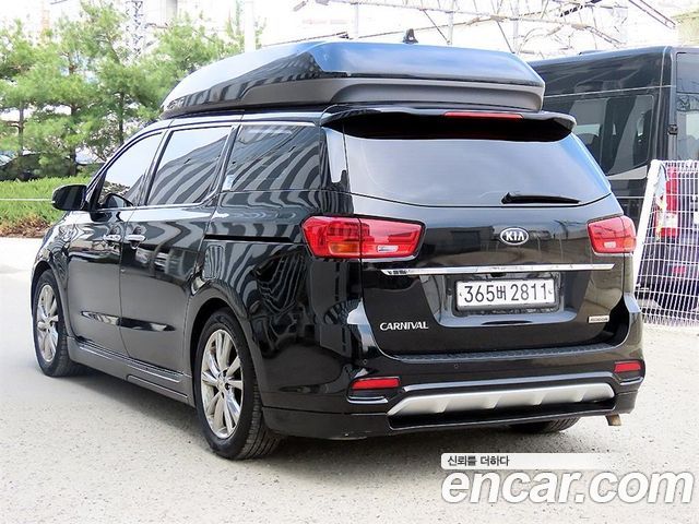 Kia Carnival 9-Seater Hi-Limousine Prestige — пробег 256 046 км — фото 3 из 5