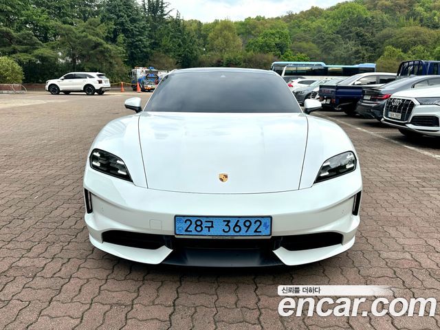 Porsche Taycan 4S — пробег 12 000 км — фото 2 из 5