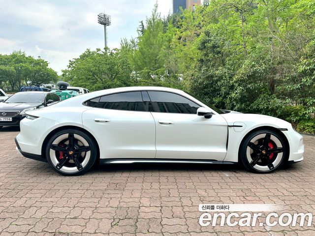 Porsche Taycan 4S — пробег 12 000 км — фото 4 из 5