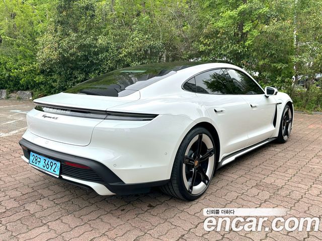Porsche Taycan 4S — пробег 12 000 км — фото 5 из 5