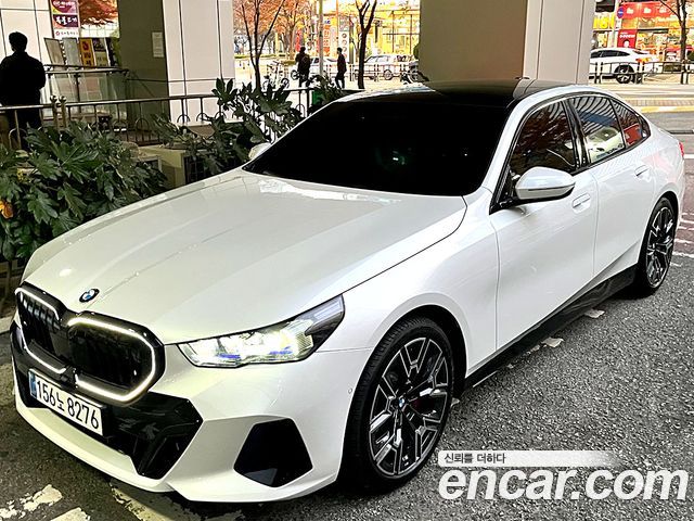 BMW 5-Series 530i xDrive M Sport Pro Special Edition — пробег 1 600 км — фото 2 из 5