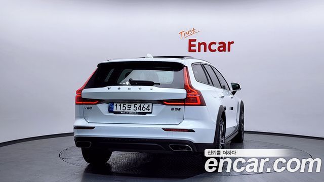 Volvo V60 B5 AWD — пробег 60 358 км — фото 4 из 5