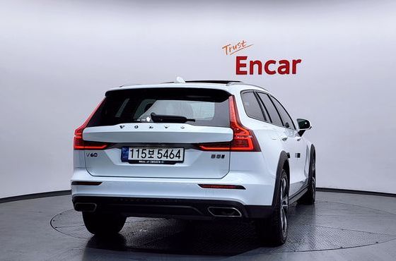 Volvo V60 B5 AWD — пробег 60 358 км — фото 4 из 5